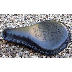 Selle custom croix de malte